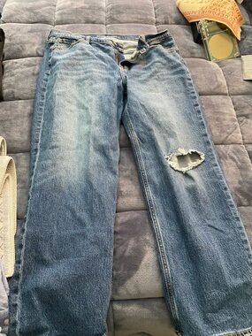 Old Navy Light Blue Straight Leg Jeans with Knee Rip